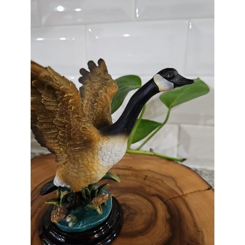 Canadian Goose In Marsh nicer Ready For Flight Figurine 5.25